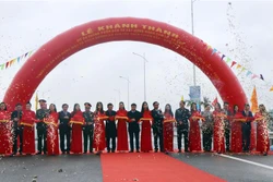 Khánh thành tuyến cao tốc Cam Lộ - La Sơn kết nối Thừa Thiên - Huế và Quảng Trị