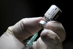 Canada cho phép tiêm liều tăng cường vaccine ngừa COVID-19 cho trẻ 5-11 tuổi