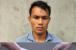 Bắt quả tang đối tượng Hàng A Nhông vận chuyển hai cá thể Gấu ngựa quý hiếm
