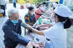 Thành phố Hồ Chí Minh chung tay chăm sóc sức khỏe người dân hậu mắc COVID-19​