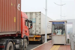 Dừng tiếp nhận hoa quả, thủy sản đông lạnh qua cửa khẩu, lối mở biên giới thành phố Móng Cái từ 17/1