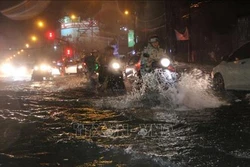 Thời tiết ngày 26/11: Áp thấp suy yếu gây mưa to, lũ lớn tại khu vực Trung Bộ và Nam Bộ, Bắc Bộ đêm và sáng trời rét