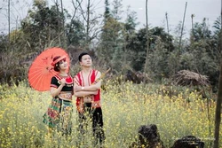 Độc đáo trang phục cưới của người Mông Yên Bái