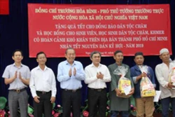 Phó Thủ tướng Trương Hòa Bình tặng quà Tết đồng bào Chăm, Khmer tại Thành phố Hồ Chí Minh