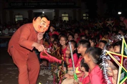 Học sinh dân tộc thiểu số vùng lũ Xá Lượng đón Tết Trung thu sớm