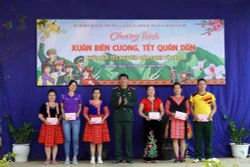Vui xuân biên cương, Tết quân dân