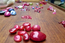 Chợ đá quý Lục Yên, Yên Bái
