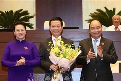 Thông qua Nghị quyết phê chuẩn bổ nhiệm ông Nguyễn Mạnh Hùng làm Bộ trưởng Bộ Thông tin và Truyền thông