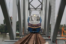Thông tàu cầu Ghềnh sau hơn 3 tháng gián đoạn