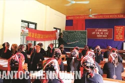 Nỗ lực xóa mù chữ cho đồng bào dân tộc thiểu số 