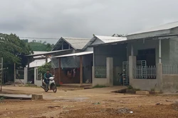 Nhà ở ba cứng cho đồng bào vùng sạt lở núi Phước Sơn, Quảng Nam