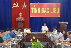 Phó Chủ tịch UBND tỉnh Bạc Liêu Phan Thanh Duy phát biểu tại buổi làm việc. Ảnh: Tuấn Kiệt – TTXVN