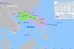 Bão Toraji gần biển Đông, gió giật cấp 15