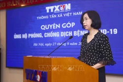 Cán bộ, nhân viên TTXVN quyên góp ủng hộ công tác phòng, chống dịch COVID-19