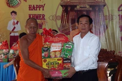 Đầm ấm lễ Sene Dolta của đồng bào Khmer