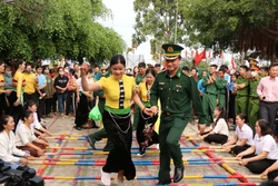 Mang Tết sớm đến vùng biên cương Tổ quốc ở Đắk Lắk