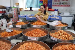 Giá các mặt hàng khô đặc sản ở Cà Mau ''lên hương'' dịp cận Tết