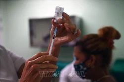 Vaccine vẫn là biện pháp tốt nhất ngăn ngừa nguy cơ mắc COVID-19 