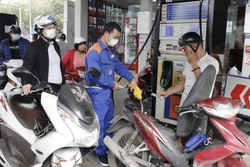 Giá xăng dầu đồng loạt tăng nhẹ