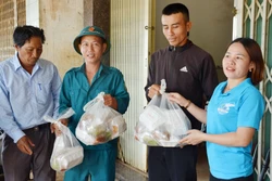 Đắk Lắk: Buôn làng ấm áp tình quân dân