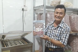 Ông Nguyễn Văn Luân làm giàu từ nông nghiệp sạch