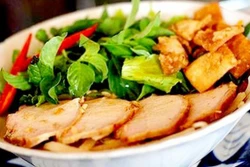 Bún riêu và mì cao lầu Việt Nam lọt top món mì ngon nhất châu Á
