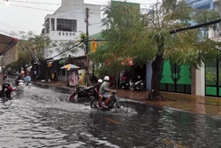 Sóc Trăng: Mưa lớn kéo dài làm ngập nhiều tuyến đường