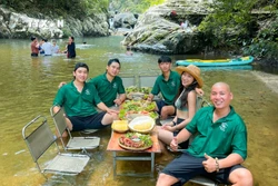 Giới trẻ Khánh Hòa làm du lịch bản địa