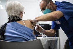 Tiêm vaccine giúp giảm các triệu chứng COVID kéo dài