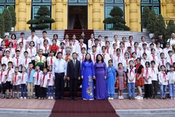 Phó Chủ tịch nước gặp mặt trẻ mồ côi, khuyết tật, có hoàn cảnh khó khăn dịp Tết Trung thu 2022