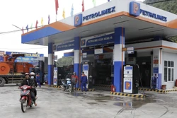 Giá xăng dầu tiếp tục tăng nhẹ
