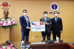 Việt Nam tiếp nhận hơn 250 nghìn liều vaccine phòng COVID-19 do Chính phủ Cộng hòa Séc trao tặng