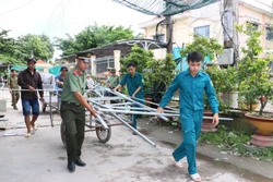 Vĩnh Long: Di dời khẩn cấp 9 hộ dân ra khỏi khu vực sạt lở