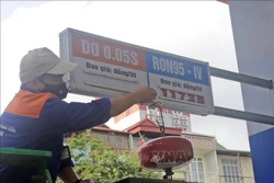 Giá xăng RON95 tăng nhẹ