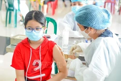 Bộ Y tế tiếp tục "thúc" các địa phương tăng cường tiêm vaccine phòng COVID-19