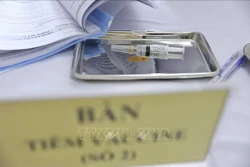 Hơn 900 tình nguyện viên tiêm thử nghiệm đợt 2 giai đoạn 3 vaccine Nano Covax