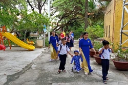Tưng bừng khai giảng năm học mới ở huyện đảo Trường Sa