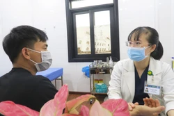 Điều trị sốt xuất huyết bằng đông - tây y kết hợp: Hạn chế bệnh chuyển nặng, giúp phục hồi nhanh