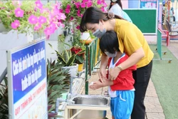 Nâng cao ý thức giữ tay sạch khuẩn để chống COVID-19