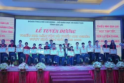81 thiếu nhi dân tộc và thiếu nhi nghèo vượt khó học giỏi được tuyên dương. Ảnh: Hoài Nam – TTXVN