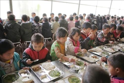 Rút ngắn khoảng cách đến cơ sở y tế, trường học của đồng bào dân tộc thiểu số