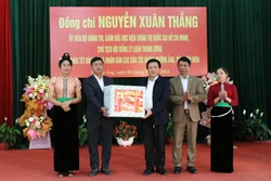 Ủy viên Bộ Chính trị Nguyễn Xuân Thắng thăm, làm việc tại tỉnh Điện Biên