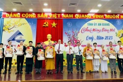 An Giang họp mặt nhân sĩ, trí thức, dân tộc, tôn giáo, người có uy tín tiêu biểu