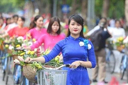 Sôi động hoạt động đi bộ vì hòa bình và lễ hội đường phố ở Hà Nội