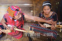 Nghệ nhân Kray Sức góp phần bảo tồn văn hóa đồng bào Vân Kiều, Pa Cô