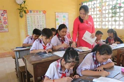 Lòng yêu trẻ, bám trường vùng biên của cô giáo Phạm Thị Tố Vui