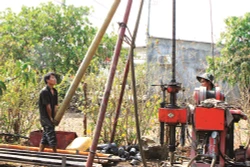 Buôn Đôn khoan giếng tìm nước sinh hoạt cho đồng bào
