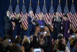 Bà Clinton sẵn sàng làm việc với ông Trump