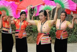 Nét đẹp áo Cóm của phụ nữ dân tộc Thái