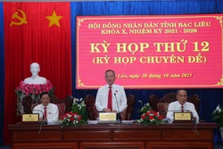 Bí thư Tỉnh ủy, Chủ tịch HĐND tỉnh Bạc Liêu Lữ Văn Hùng phát biểu tại Kỳ họp. Ảnh: Chanh Đa - TTXVN